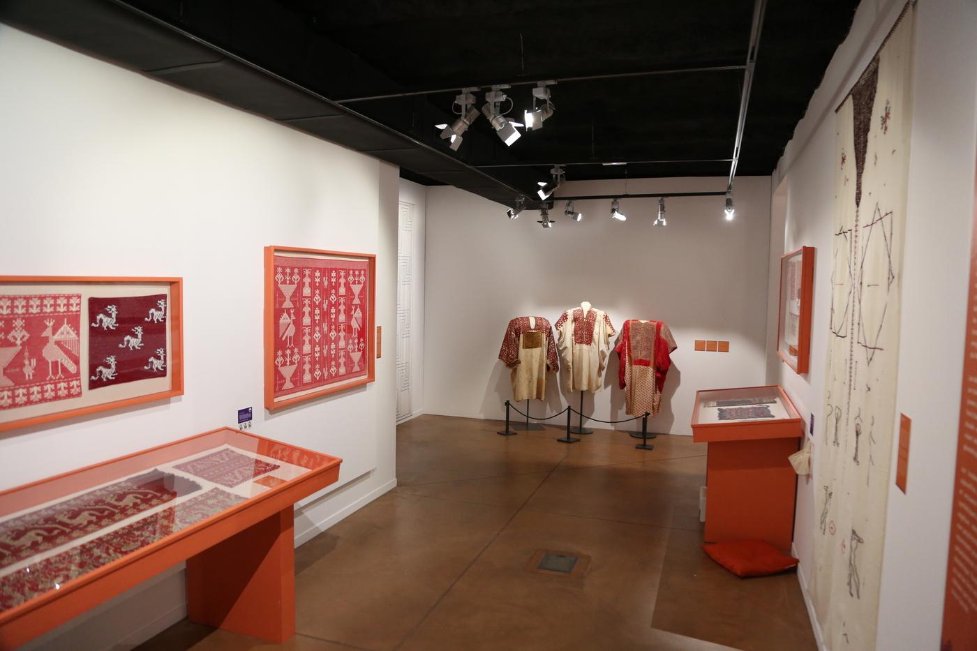 L’exposition « Tarz. Broder au Maroc, hier et aujourd’hui » à l’IMA-Tourcoing en 2023 avec les collections du musée d’Angoulême.