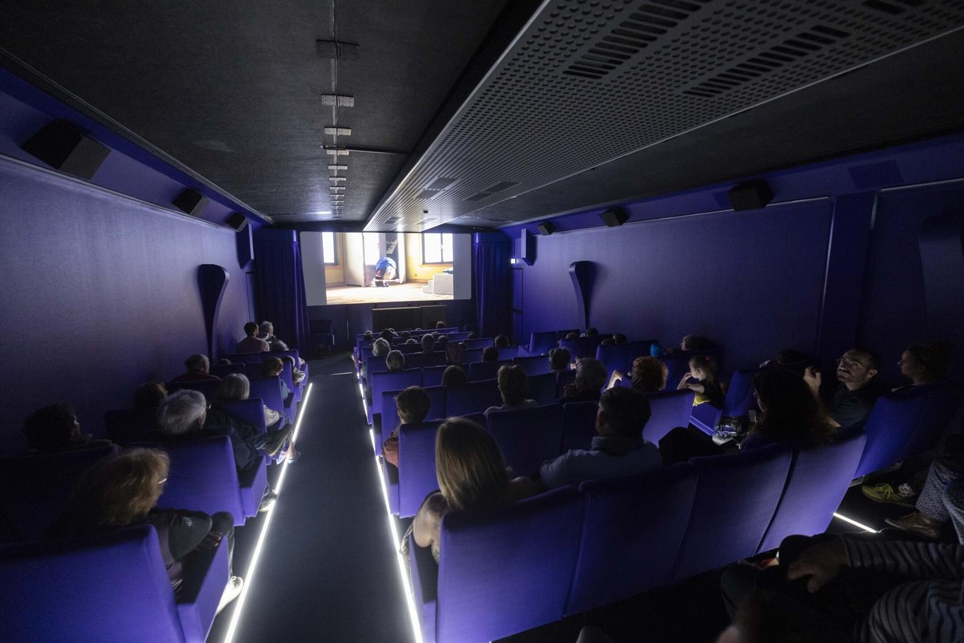 Art Explora lance le CinéMo, premier cinéma-camion