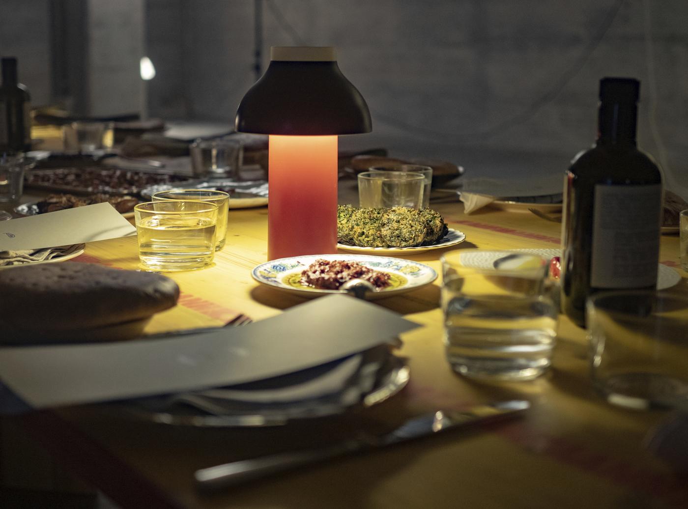 Un diner de collectionneurs et de partenaires au sein de la Galerie Selma Feriani à Tunis.