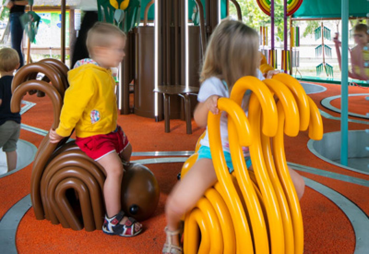 Matali Crasset imagine un manège de contes de fées