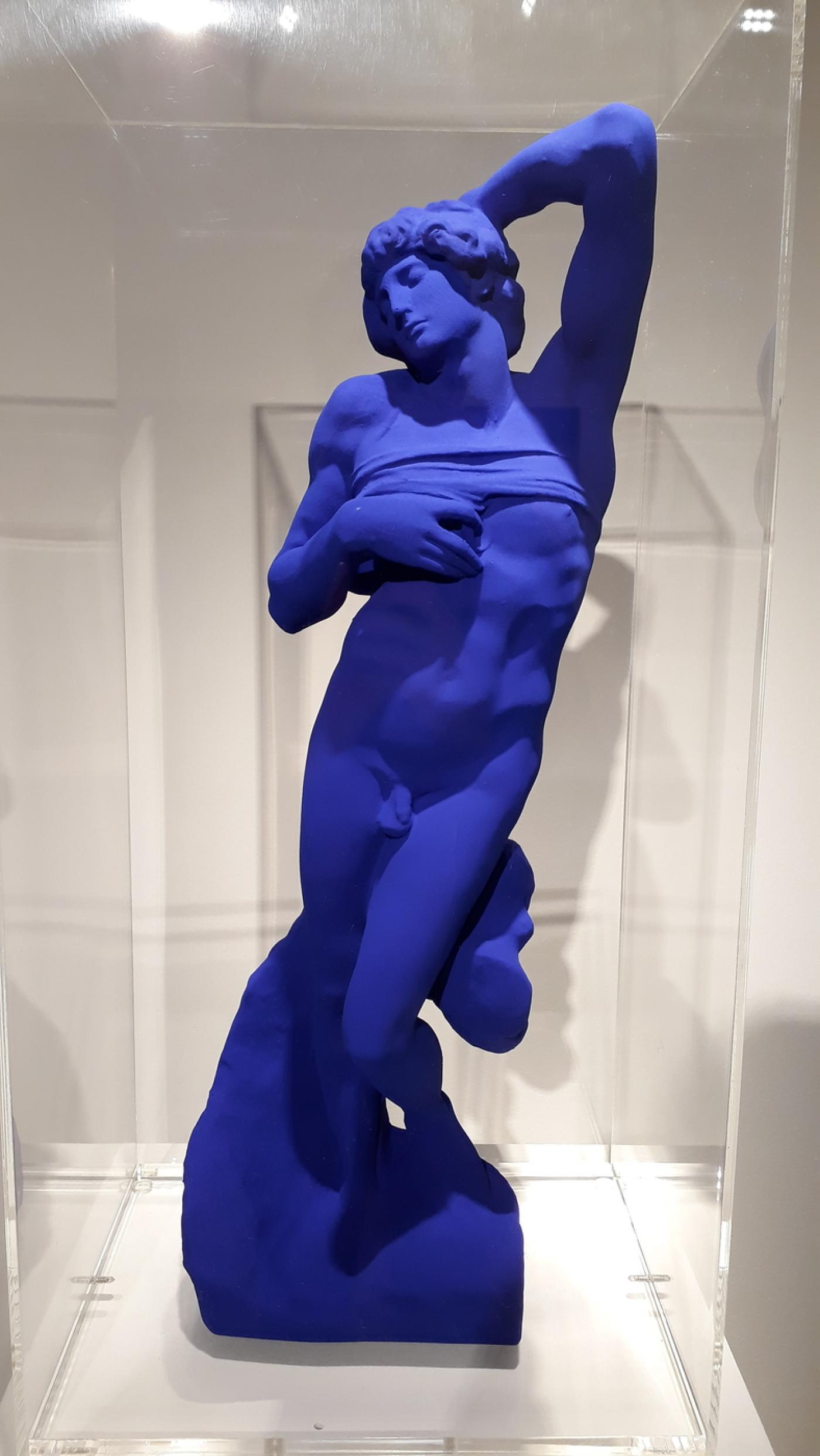 Yves Klein, "L'Esclave de Michel Ange", 1962.