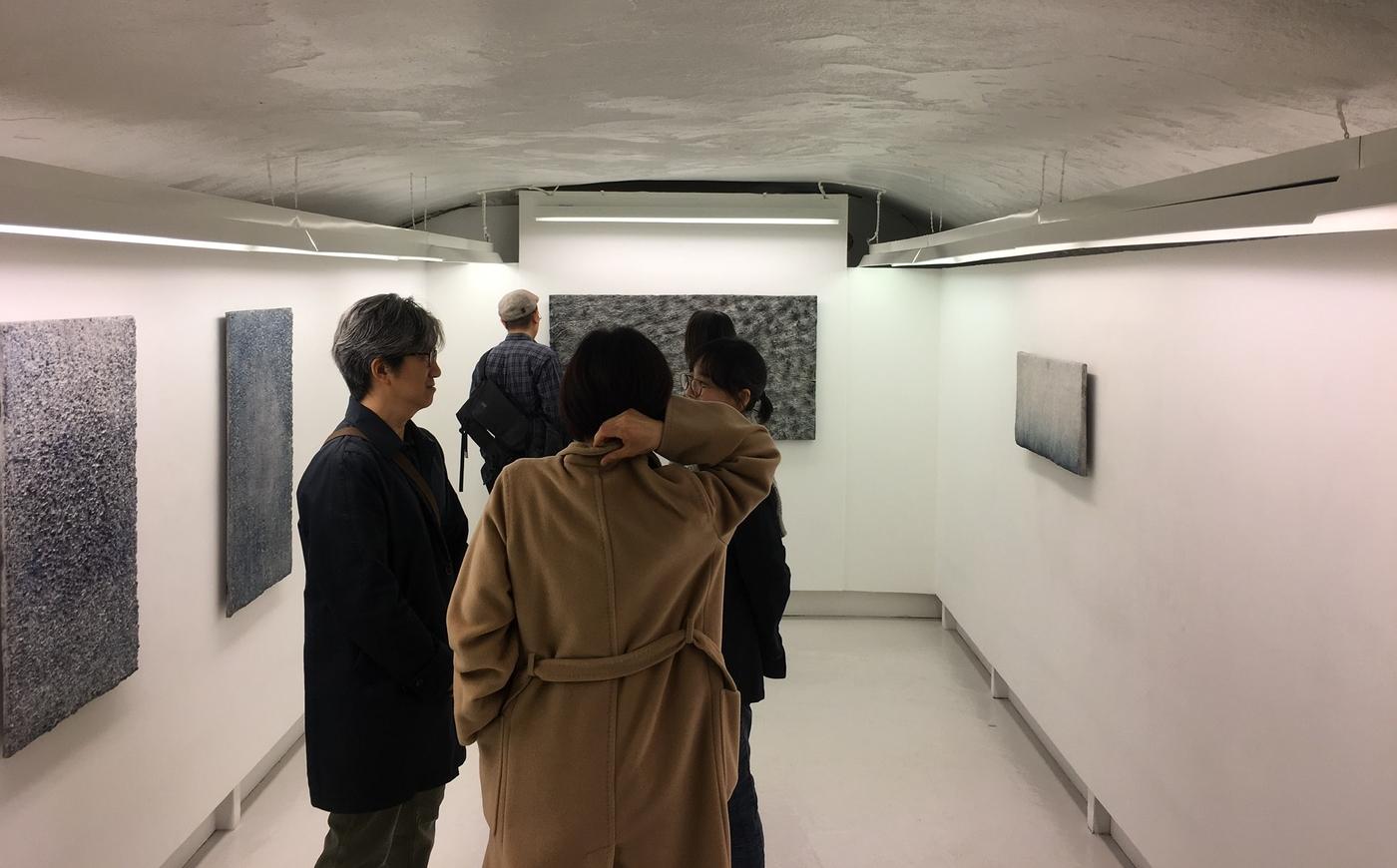 Vue de l'exposition « Eranthis » de Lee Jin Woo à la galerie Maria Lund.