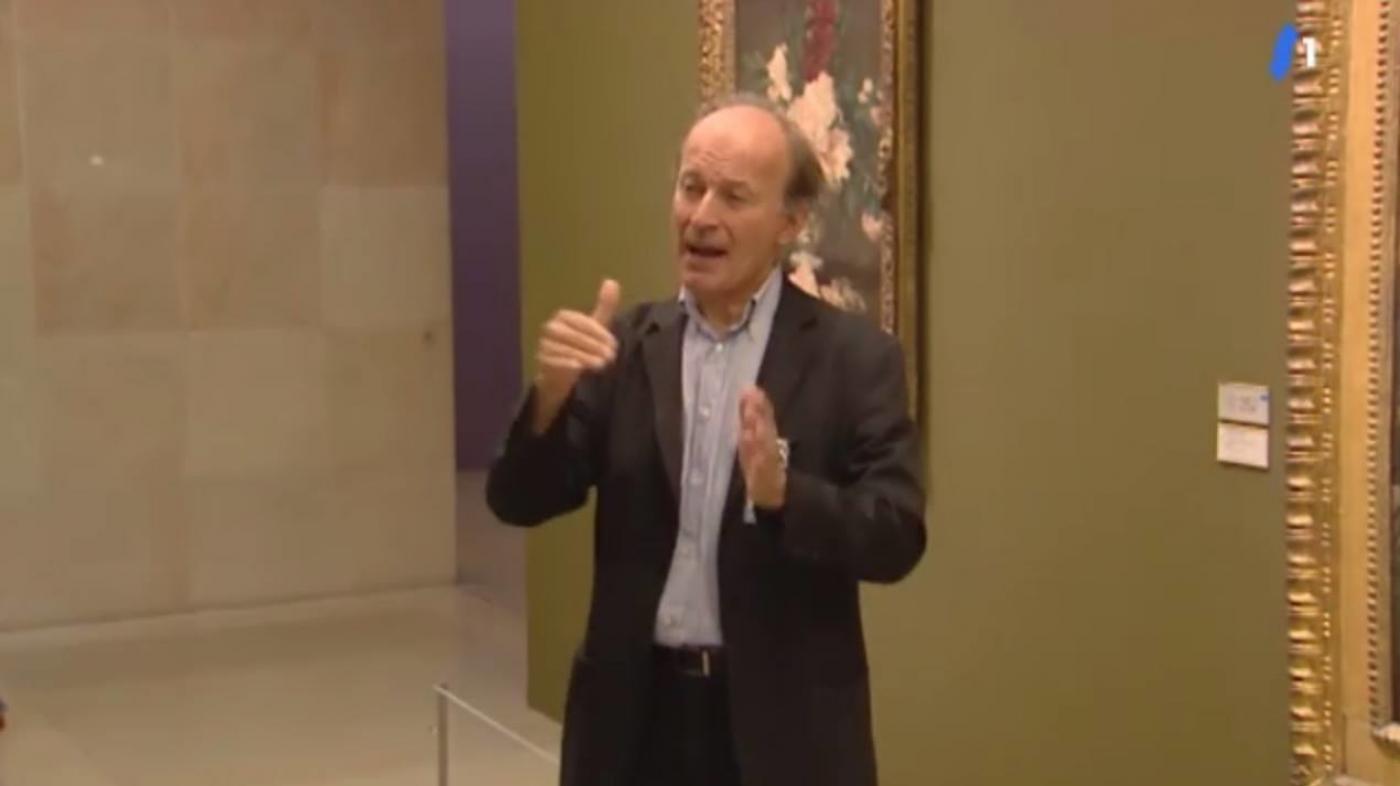 Jean-Paul Perbost, conférencier-guide sourd des Monuments Nationaux, au Musée Lambinet, Versailles.