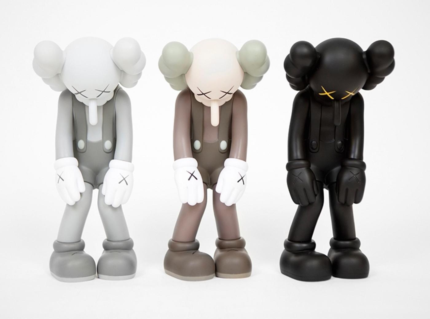 KAWS, "Small Lie" Companions, figurines en vinyle peint.