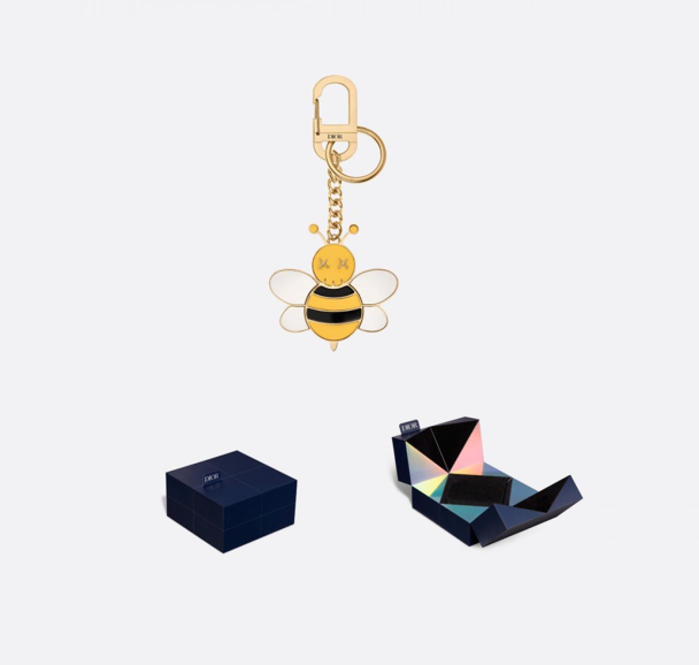 DIOR X KAWS, Bee Key, porte-clés en laiton et résine.