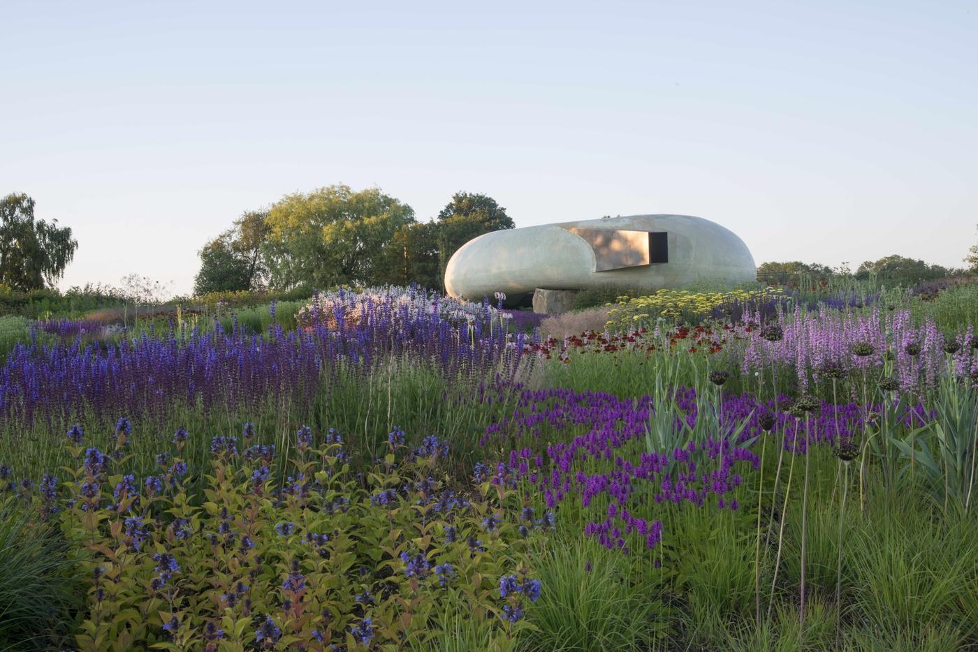 Le Radić Pavilion, conçu par Smiljan Radić en 2014 pour Hauser &amp; Wirth Somerset.