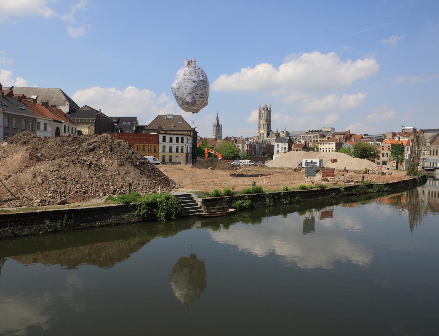 Ahmet Öğüt, The Castle of Vooruit, Gand, commandé par S.M.A.K. pour TRACK, 2012.